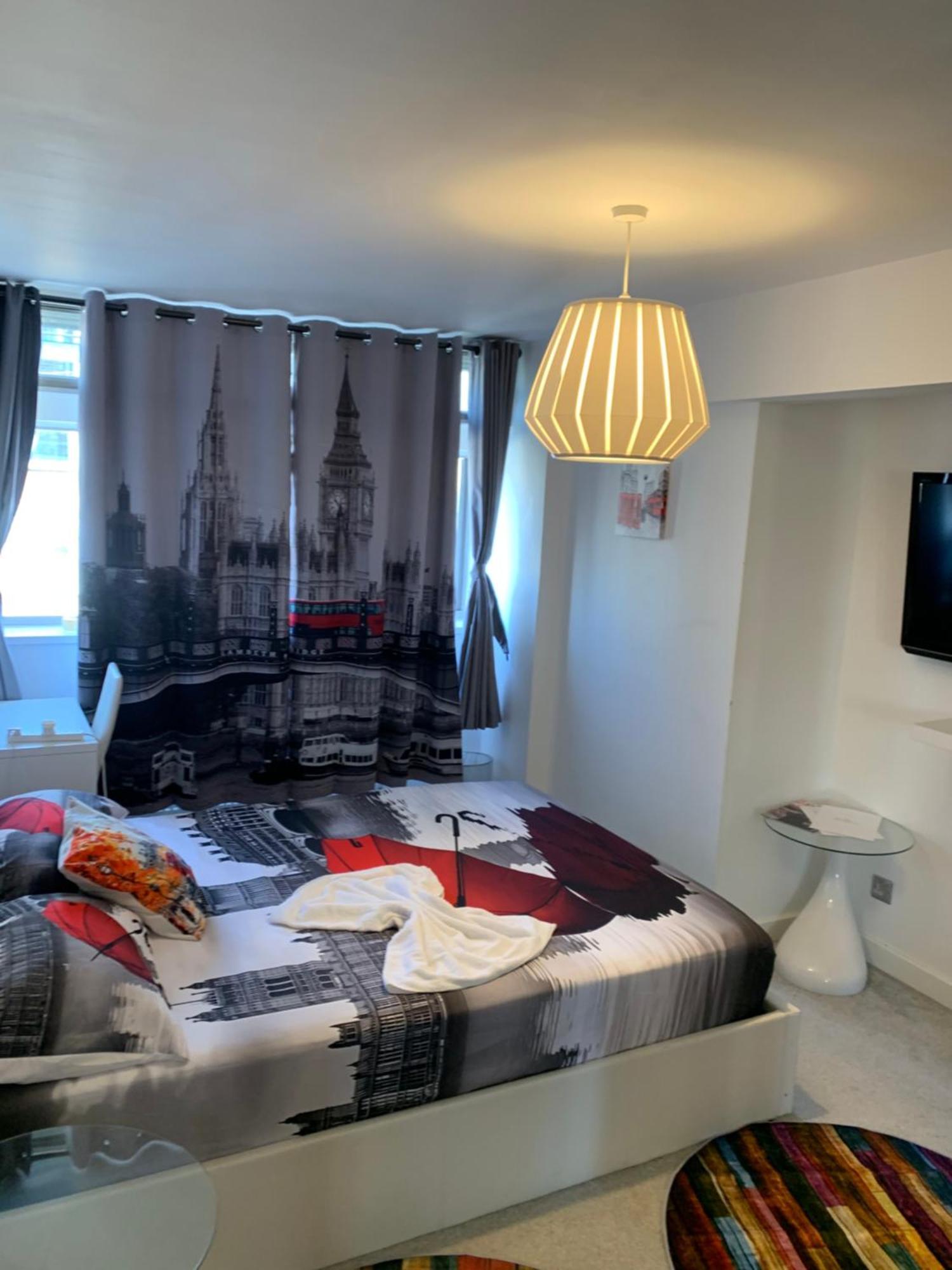 Lovely Spacious Next Hyde Park London